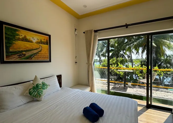 Coral Riverside Homestay & Hostel