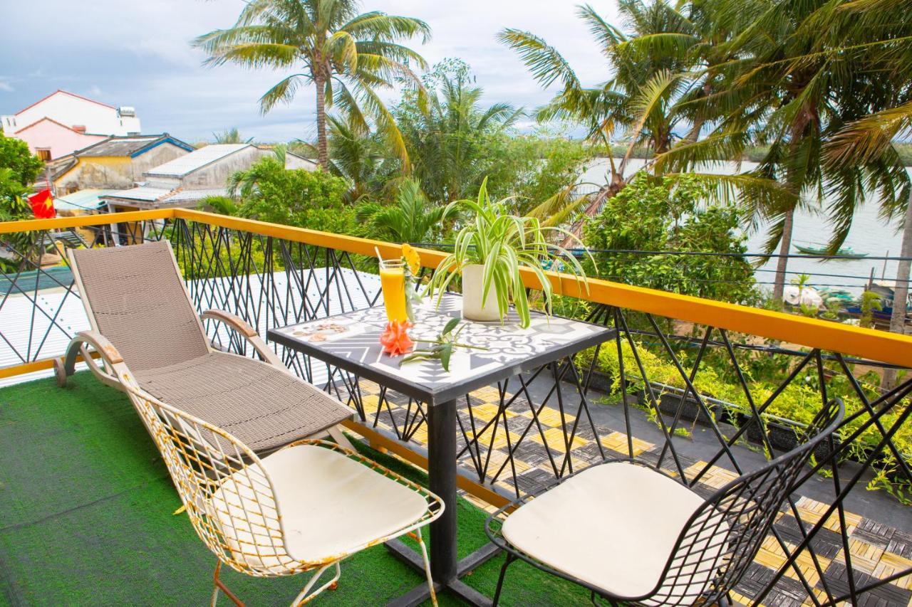 Homestay Coral Riverside & *