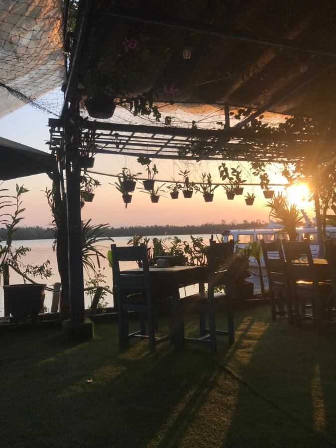 Homestay Coral Riverside & Hoi An