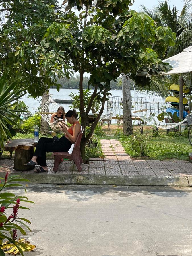 Homestay Coral Riverside & *