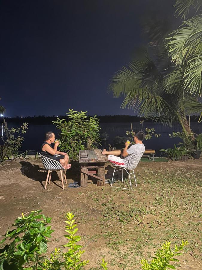 Coral Riverside & Homestay