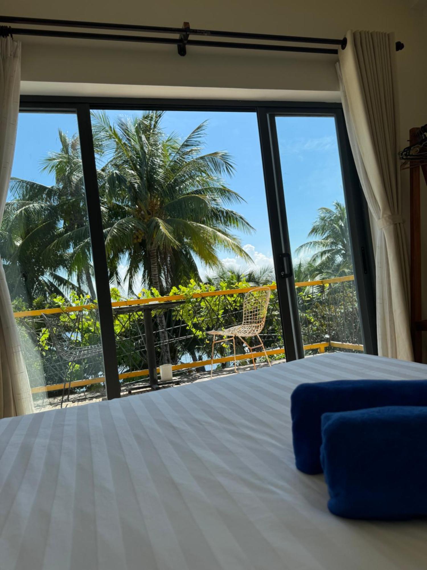 Homestay Coral Riverside &