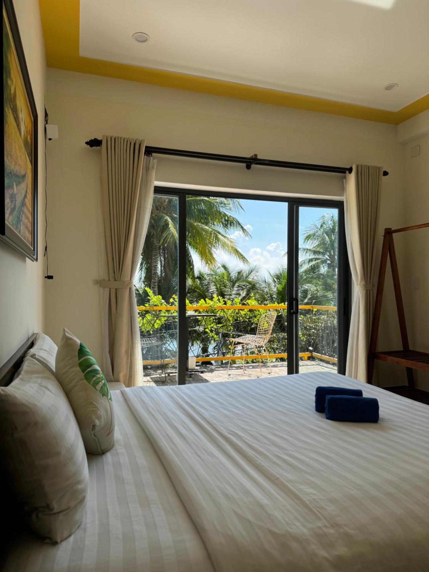 Coral Riverside & Homestay