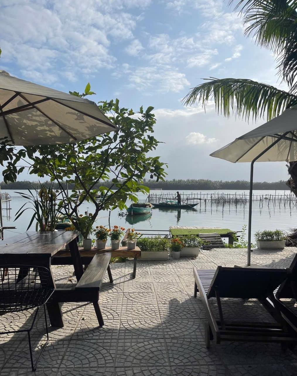 Homestay Coral Riverside &