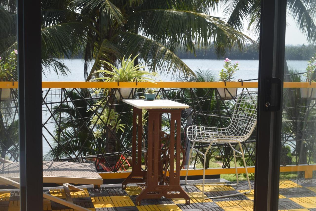 Coral Riverside & Homestay *